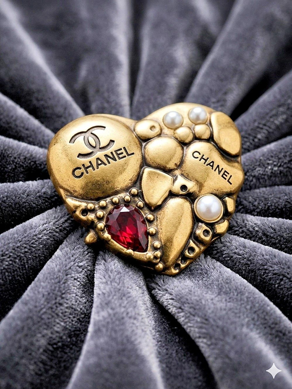 ChaneI Logo Heart Brooch Gold Heart Brooch Red Rhinestone